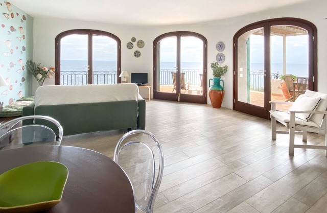 Villa an der Küste bietet einen unvergleichlichen Meerblick und viel Ruhe