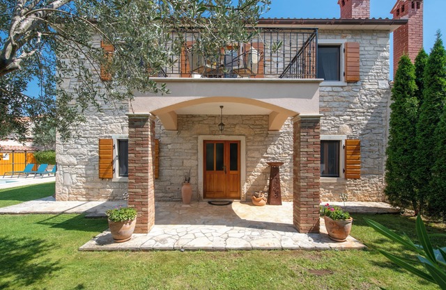 VILLA ORADA - Stilvolle Steinhausvilla mit Pool & Meerblick für 6 Personen
