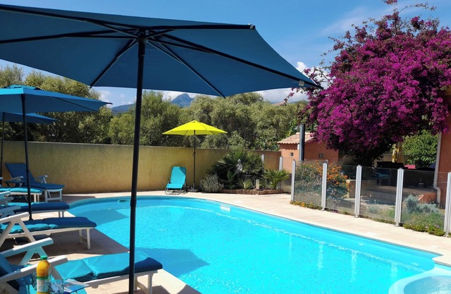 MINI VILLA 60m² mit Pool - 2 Schlafzimmer - klimatisiert - Terrasse - Strand 5 Minuten