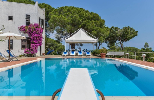 Villa Ottagonale, Capo Perla