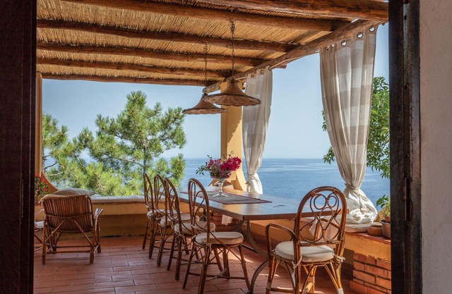 Villa mit Meerblick und privatem Zugang