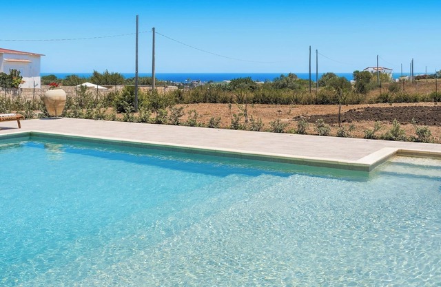 Villa Pachino - modern villa with pool