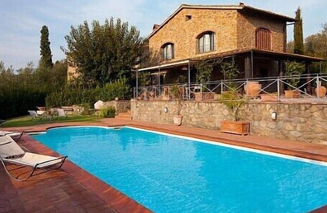 Villa Pagliara: Eine charakteristische und einladende dreistöckige Villa im charakteristischen Stil der toskanischen Landschaft.