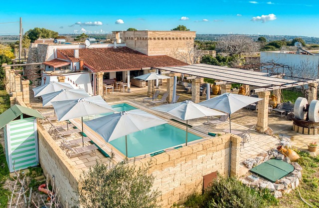 Villa 'Palmira Immersa Nella Natura' mit Meerblick, Privatem Pool und Wi-Fi