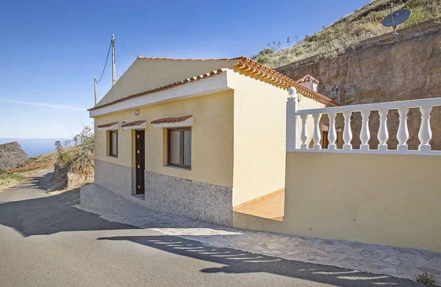 Villa Palomino - Sleeps 4 - Parking - Pet Friendly