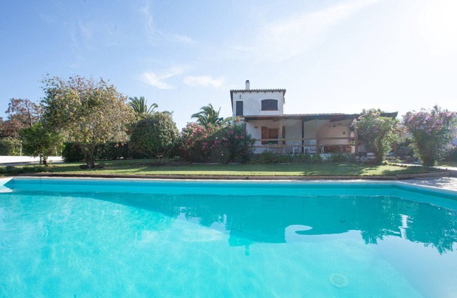 Villa Paolina: private pool, large shady patio, front garden.