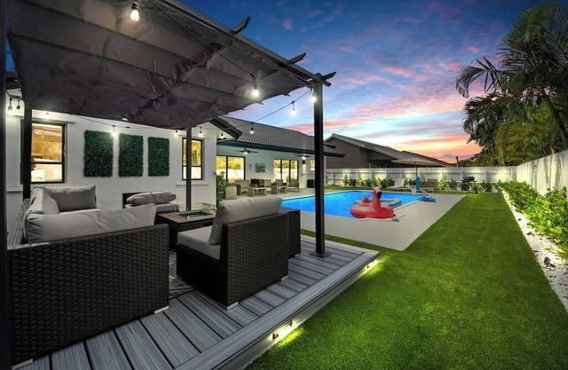 NEU! "Villa Paradise" ~ Luxus-Juwel ~ Pool ~ Spielzimmer
