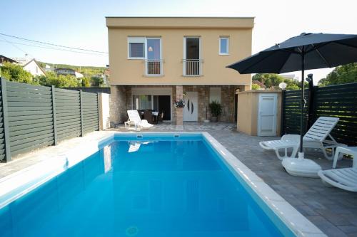 Villa Paradise On The River