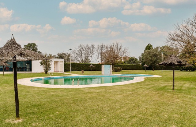 Villa 'Paradise' mit Meerblick, Gemeinschaftspool und Wi-Fi