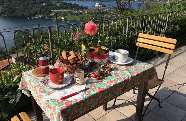 Villa Paradiso, A unique lake view and garden relaxation to enjoy this elegant apartment