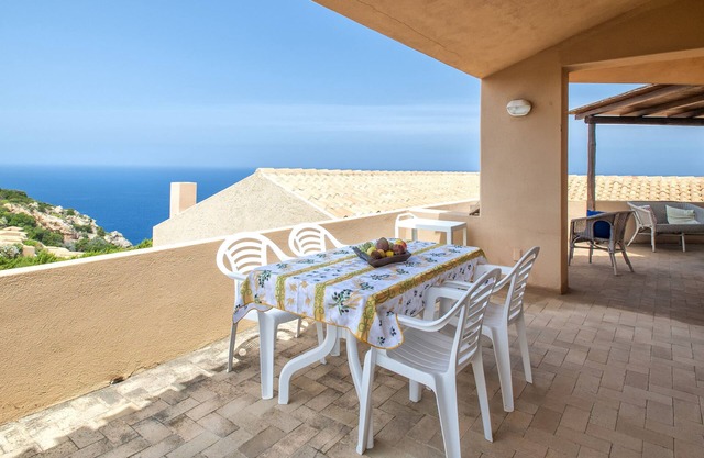 Villa 'Paradiso' mit Meerblick, privatem Pool und privater Terrasse
