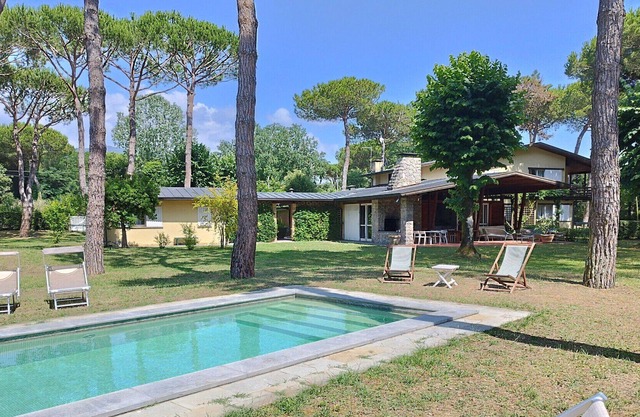 Villa Passigli-Amazing villa with pool and a/c in Marina di Massa, near the sea
