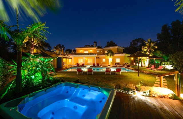 Villa Penina Gardens mit beheiztem Pool, Jacuzzi und tropischen Gärten