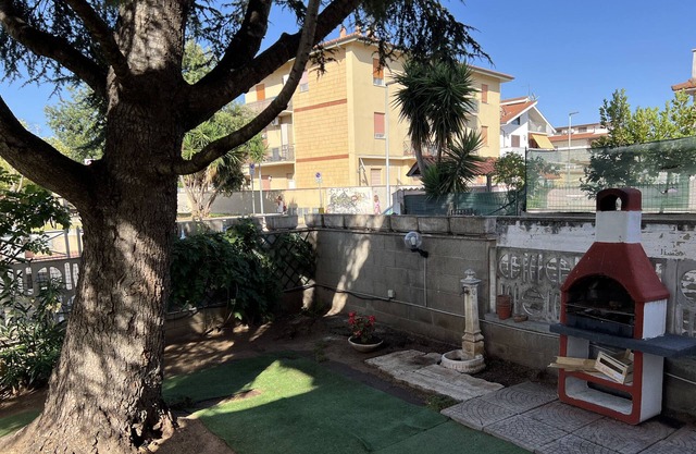 Villa 'Pepe's House - Pomezia' with Private Garden, Wi-Fi and Air Conditioning