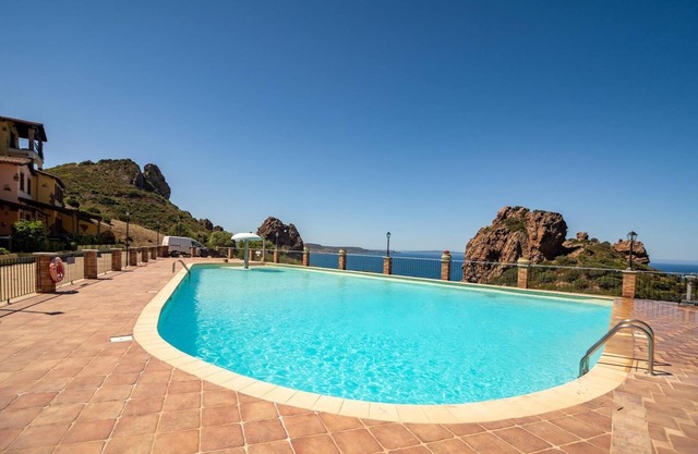Villa 'Perla E Conchiglie Tancapiras' mit Gemeinschaftspool, WLAN und Klimaanlage