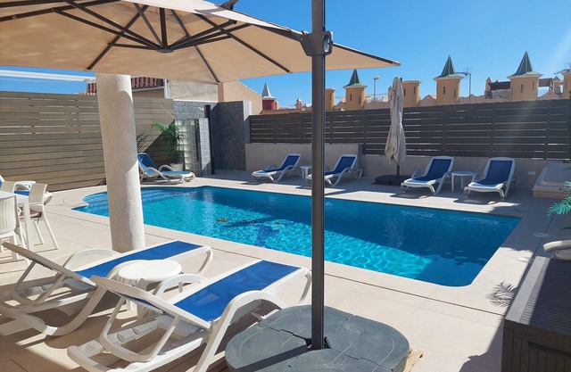 Privater Pool, Terrasse, Meerblick, Wi-Fi, Sonnenliegen