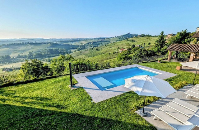 Villa Perla, Hügellage mit Pool