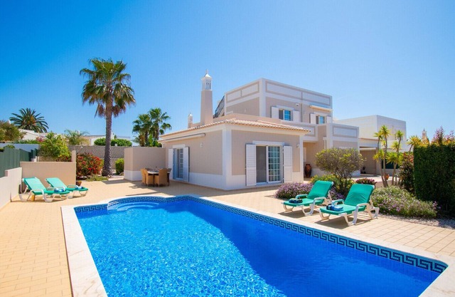 Villa Perola, 3 bed villa walking distance of Carvoeiro, quiet location