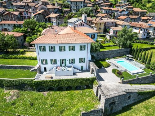Villa Perpenti - Pianello del Lario by LoveComo