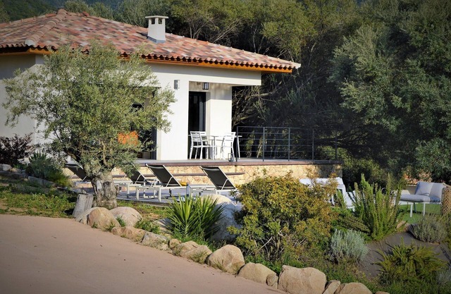 Villa PETRU **** with swimming pool, sea view, 10 mn from the beach