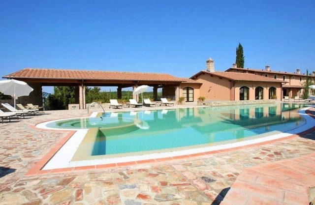 Villa in Montaione mit 11 Schlafzimmern 22 Schlafplätzen