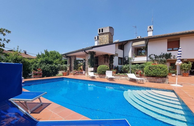 Villa Piazza, privater solarbeheizter Pool, zu Fuß zu allen Einrichtungen! Wifi