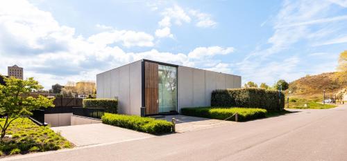 Villa Picasso - Lux Living