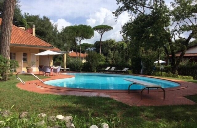 Villa Piero with pool, Marina di Pietrasanta, Italy