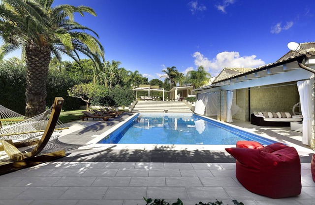 Villa PIETRABIANCA ist die ideale Lösung für alle, die einen Urlaub am Meer verbringen