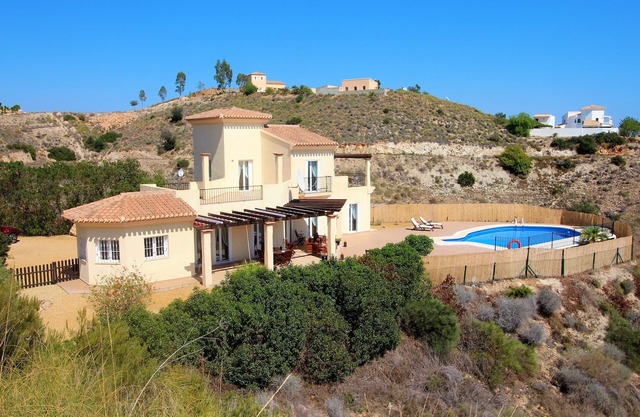Die Villa Pikorua ist ein luxuriöses Privathaus in den Bergen in der Nähe von Mojacar.