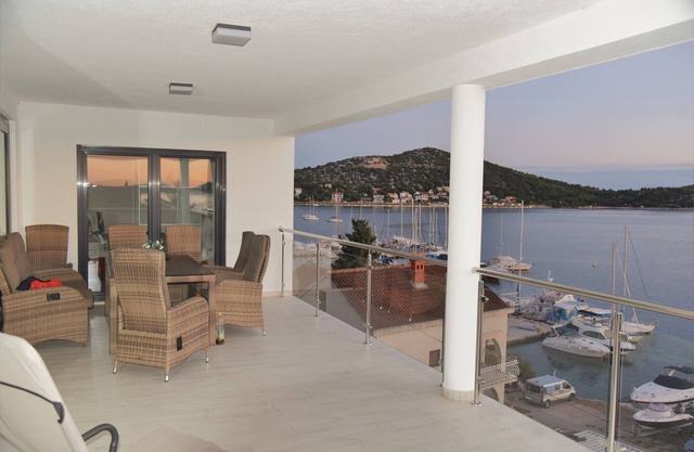 Villa Pina Tisno TOP**** Luxus Apartment Panorama mit einmaligem Meerblick