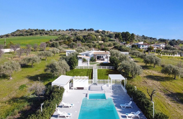 Villa Pinella by Villa Plus