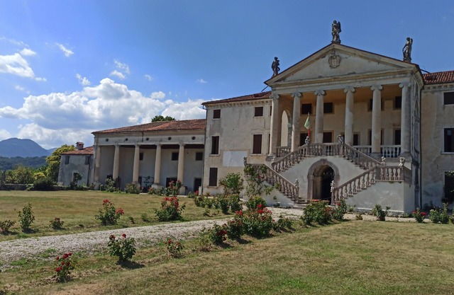 Villa PioveneApartments 024052-LOC-00007