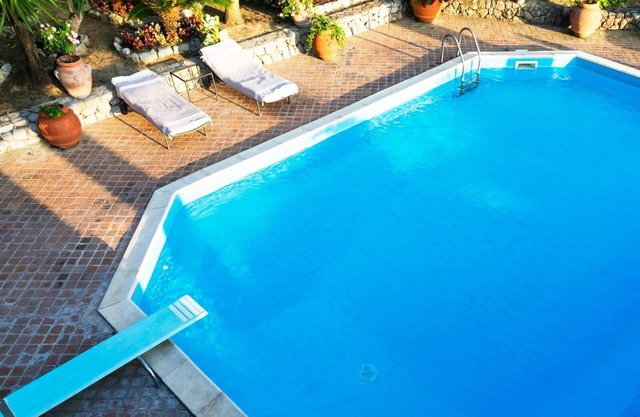 Villa Pisani Blick auf Capri Sorrento Amalfi Coast Pool und große Terrassen