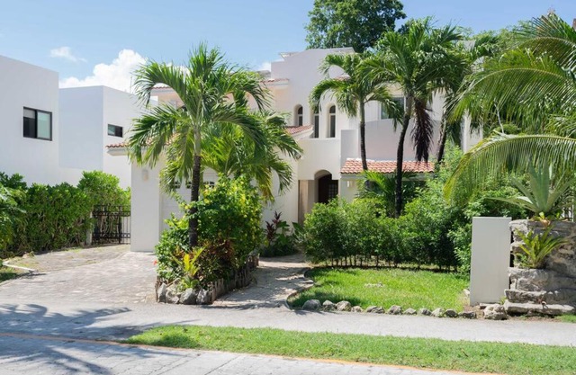 ✺ Luxury 5BR Spanish Style Villa w. Private Pool ✺