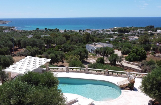 VILLA POESIA BLU swimming pool and Jacuzzi sea view up to 8 seats and 4000 sqm PARK