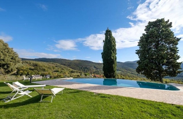 Villa in Calenzano mit 6 Schlafzimmern 12 Schlafplätzen