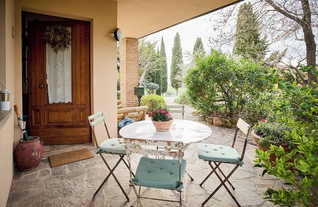 Die Villa PoliFlora ist ein modernes Apartment in Monticchiello in Pienza in der Toskana.