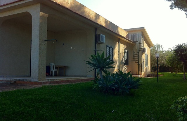 Villa Polimnia für 8 Personen. Es gibt 4 Schlafzimmer, zwei Badezimmer.