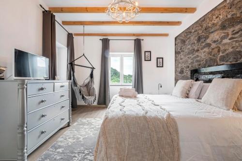 Villa Pomar, By OP