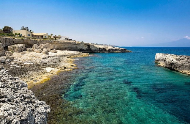 Villa Primavera - Seafront villa with pool near Syracuse