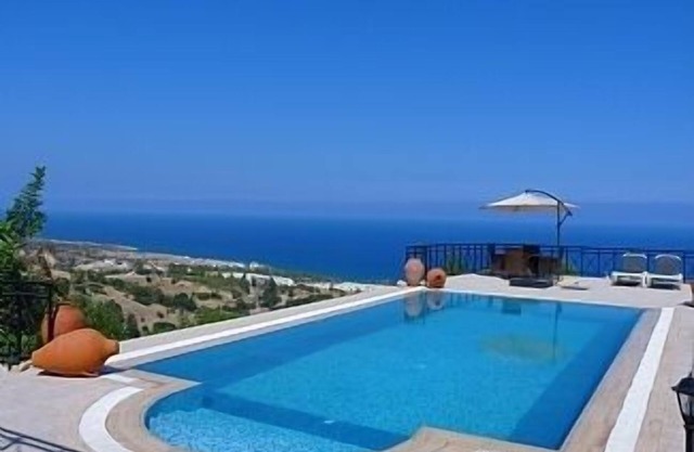 Villa Privater Pool mit herrlichem Meer- und Bergblick
