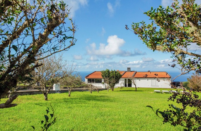 Villa 'Quintinha Das Achadas' mit Meerblick, privatem Garten und WLAN