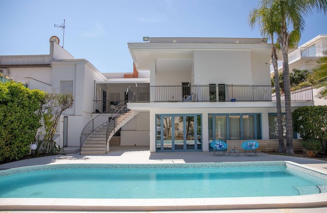 Villa Ravanica (Giannuzza) with pool 400m from the beach