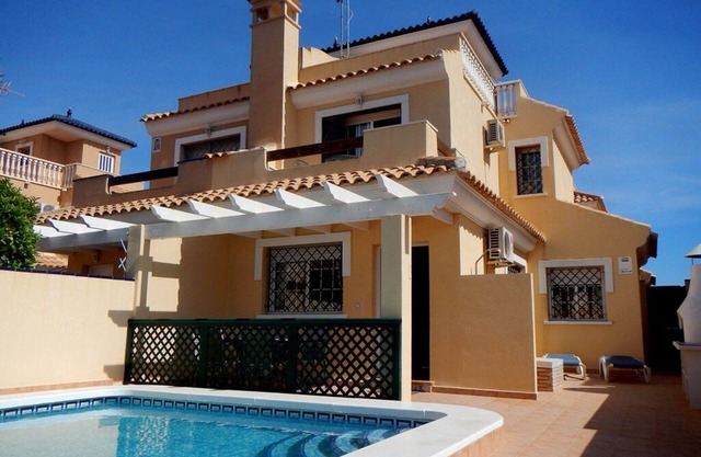 Villa Relax mit privatem Pool am Strand