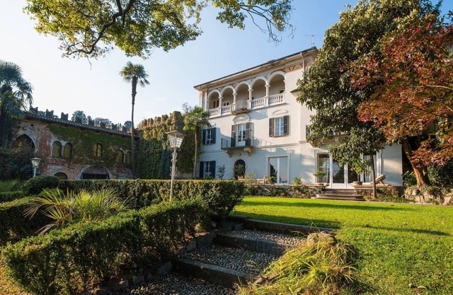 Villa rental on Lake Maggiore for 12 people