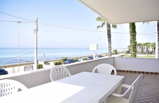 Villa 'Residenz L'ebbrezza Del Mare' mit Meerblick, Wi-Fi und Klimaanlage