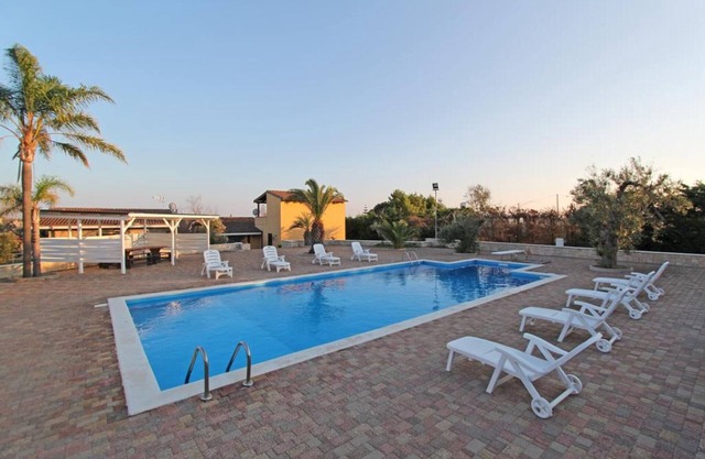 Villa 'Rita' mit Meerblick, Pool, Garten, Terrasse und WLAN