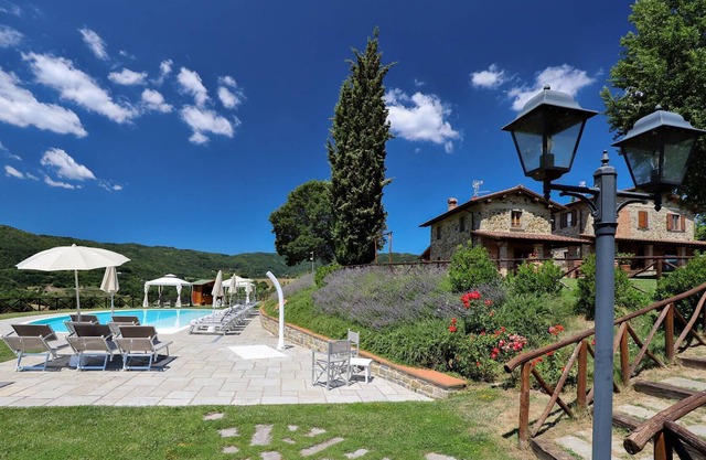 VILLA ROMENA - Splendid stone Villa near Arezzo up to 22 people
