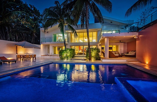 Villa RosMar - Luxury Beachfront House w/Private Pool + Lovely Sandy Beach